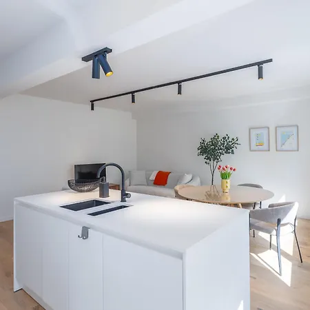 Lecomte - The Shoreline Apartment *