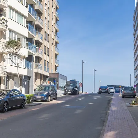 Lecomte - The Shoreline Apartment